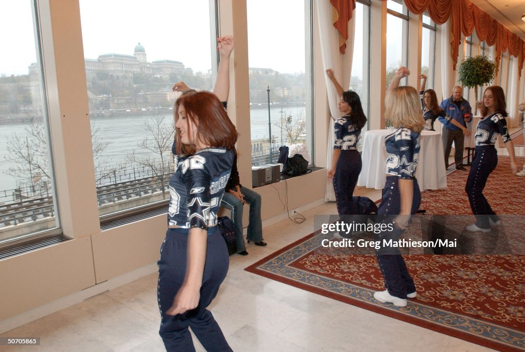 The Dallas Cowboy Cheerleaders practicin