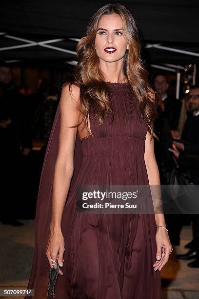 Izabel Goulart arrives at the Valentino fashion show during Paris Fashion Week Haute Couture Spring/Summer 2016 on January 27, 2016 in Paris, France.