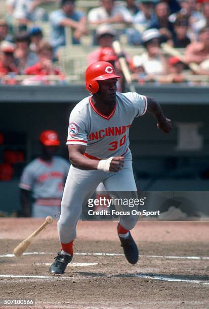 Ken Griffey Sr of the Cincinnati Reds bats against the New York Mets during a Major League Baseball game circa 1975 at Shea Stadium in the Queens...