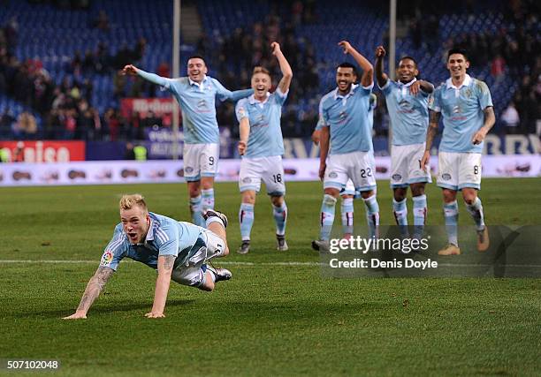 John Guidetti of Celta Vigo celebrates with teammates after Celta beat Club Atletico de Madrid 3-2 during the Copa del Rey Quarter Final 2nd Leg...