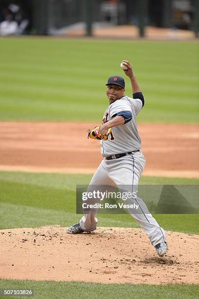 Alfredo Simon of the Detroit Tigers pitches during the game against the Chicago White Sox at U.S. Cellular Field on Sunday, June 7, 2015 in Chicago,...