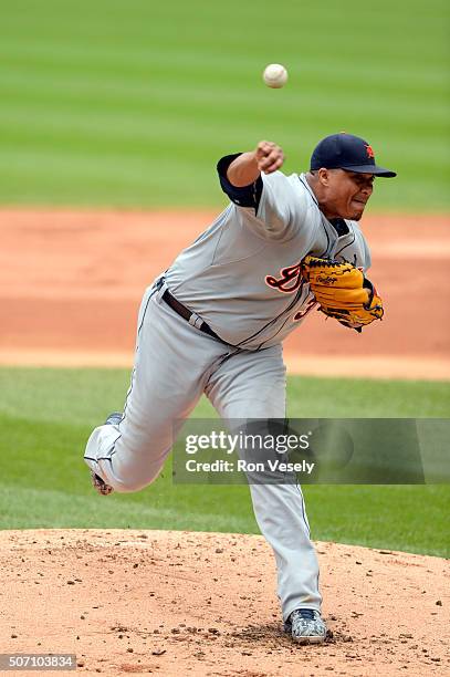 Alfredo Simon of the Detroit Tigers pitches during the game against the Chicago White Sox at U.S. Cellular Field on Sunday, June 7, 2015 in Chicago,...