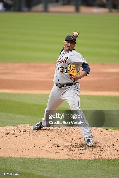 Alfredo Simon of the Detroit Tigers pitches during the game against the Chicago White Sox at U.S. Cellular Field on Sunday, June 7, 2015 in Chicago,...