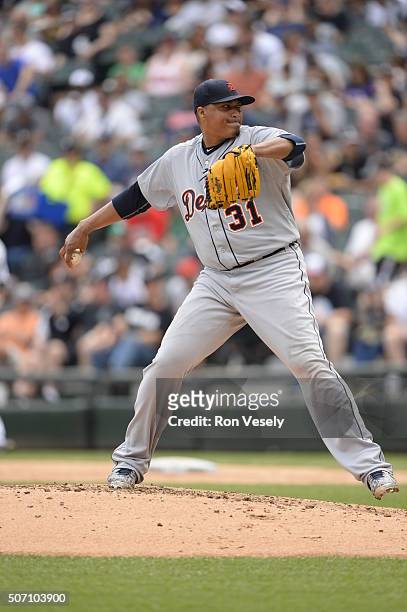 Alfredo Simon of the Detroit Tigers pitches during the game against the Chicago White Sox at U.S. Cellular Field on Sunday, June 7, 2015 in Chicago,...