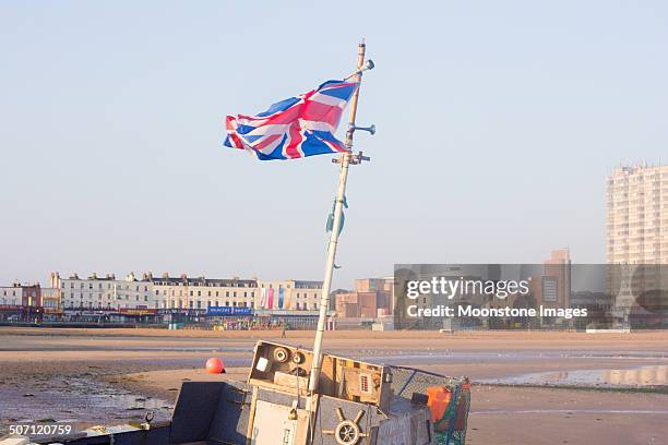 margate beach in kent, england - margate stock pictures, royalty-free photos & images