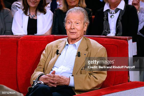 Actor Jean Piat presents the Theater Play 'Pieces d'Identite', performed at 'Theatre des Bouffes parisiens', during the 'Vivement Dimanche' French TV...