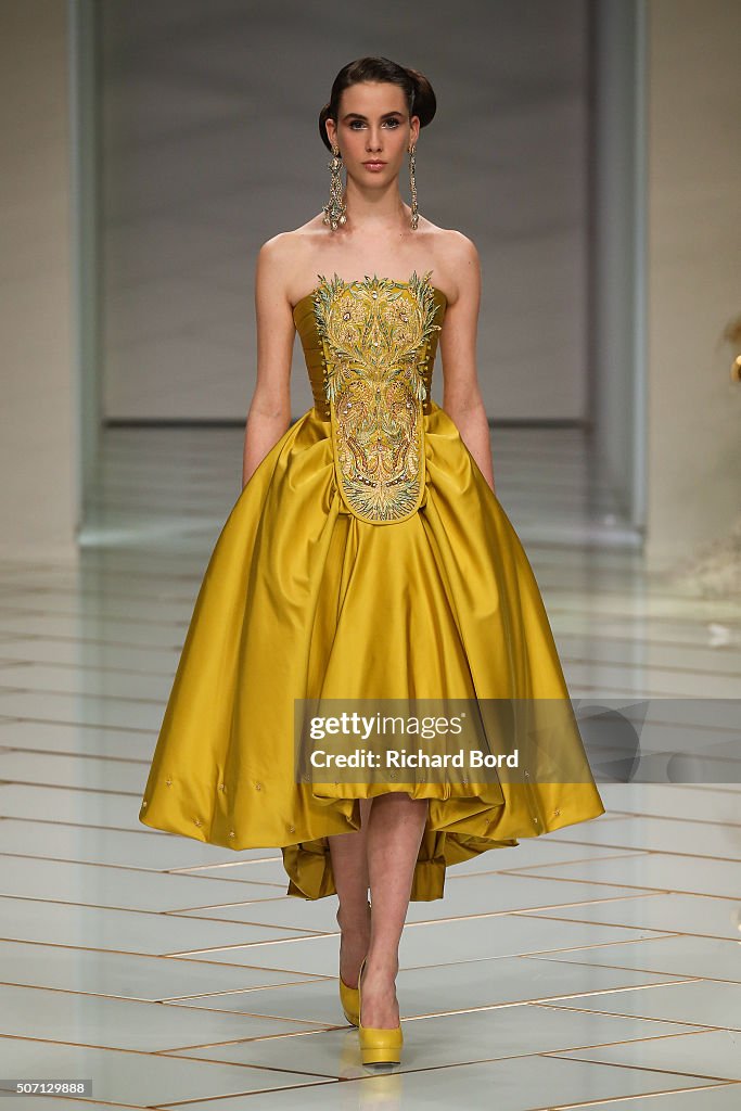 Guo Pei : Runway - Paris Fashion Week - Haute Couture Spring Summer 2016