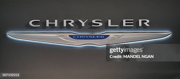 Chrysler logo is seen at the 2016 Washington Auto Show on January 27, 2015 in Washington, DC / AFP / Mandel Ngan