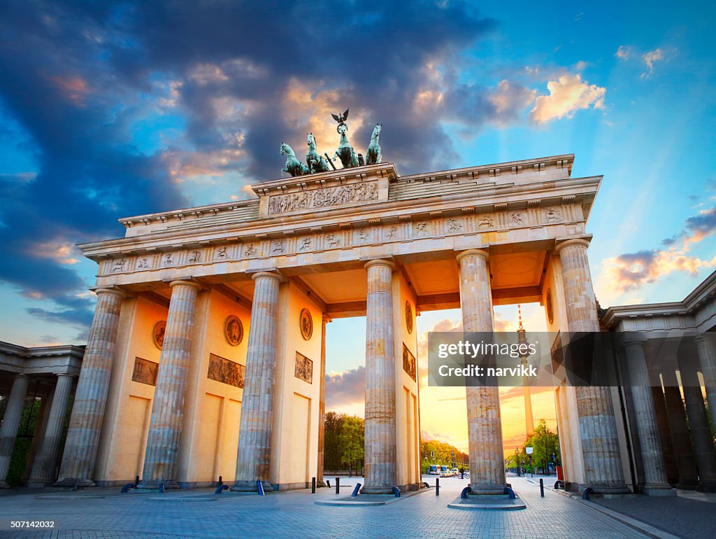 Porte de Brandebourg et de la tour de télévision de Berlin