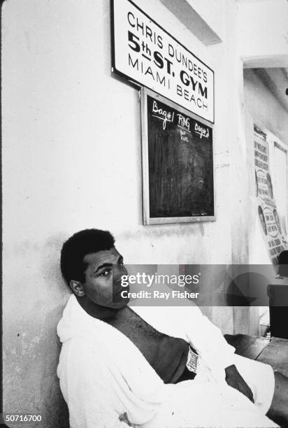 Cassius Rai 54 Cassius Clay Resting Stock Photos, High-Res Pictures, and Images ...