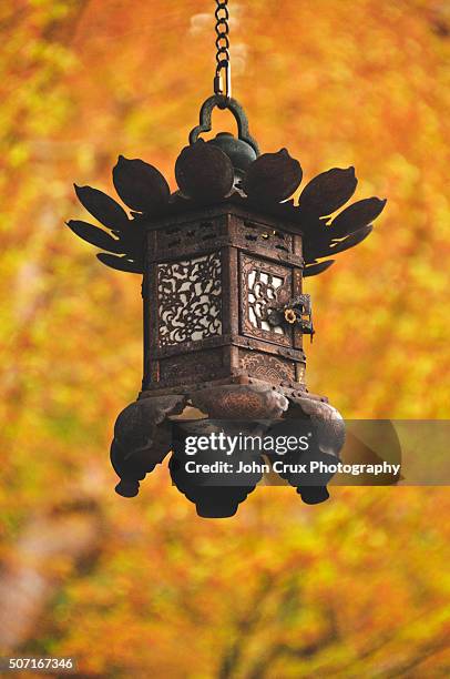 kamakura lantern - japanese statue imagens e fotografias de stock