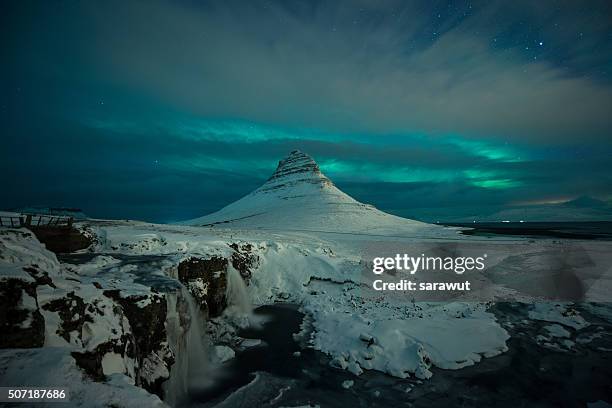 freezing kirkjufell and aurora storm - thingvellir national park 個照片及圖片檔