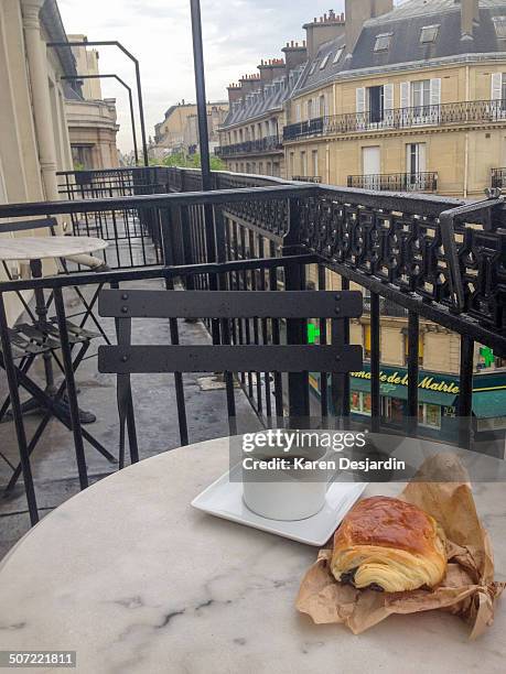 european breakfasts - pain au chocolat stock pictures, royalty-free photos & images