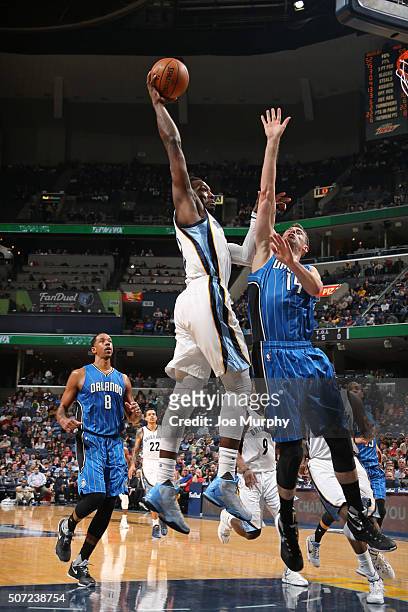 Jeff Green of the Memphis Grizzlies goes in for the dunk against the Orlando Magic on January 25, 2016 at FedExForum in Memphis, Tennessee. NOTE TO...