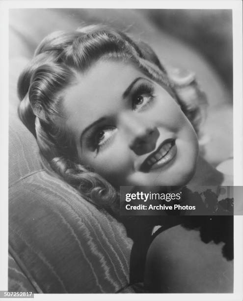 Promotional headshot of actress Alice Faye, circa 1935.