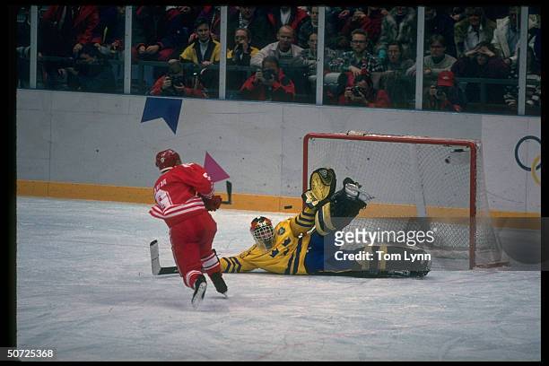 Final. SWE goalie Tommy Salo in action, making save vs CAN Paul Kariya during shoot out.