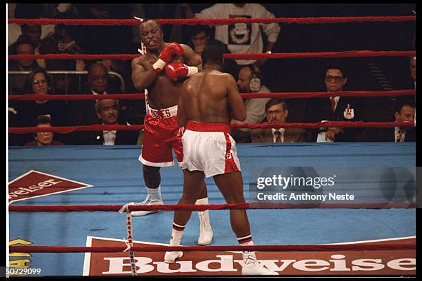 44 Riddick Bowe Vs Michael Dokes 1993 Photos & High Res Pictures ...