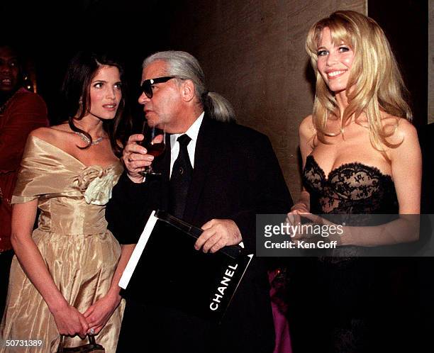 Fashion designer Karl Lagerfield w. Models Claudia Schiffer & Stephanie Seymour at the gala charity dinner held at the Lincoln Center for the...
