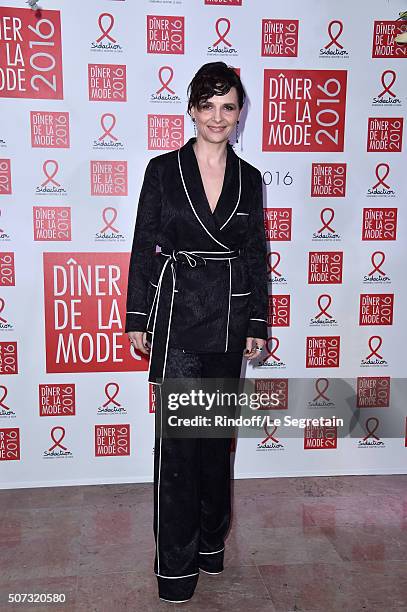 Juliette Binoche attends the Sidaction Gala Dinner 2016 as part of Paris Fashion Week on January 28, 2016 in Paris, France.