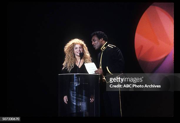 Show Coverage - Airdate: January 30, 1989. PRESENTERS TAYLOR DAYNE AND GEORGE BENSON