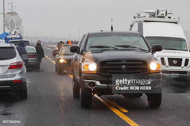 Fast moving convoy of unmarked law enforcement vehicles drives from the Malheur wildlife refuge between media vehicles approximately 4 miles from the...
