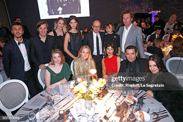 Sonia Rykiel's Table : Sonia Rykiel Chairman, Jean-Marc Loubier, his wife Hedieh, Katell Le Bourhis, Lou Roy-Lecollinet, Stylist of Sonia Rykiel,...