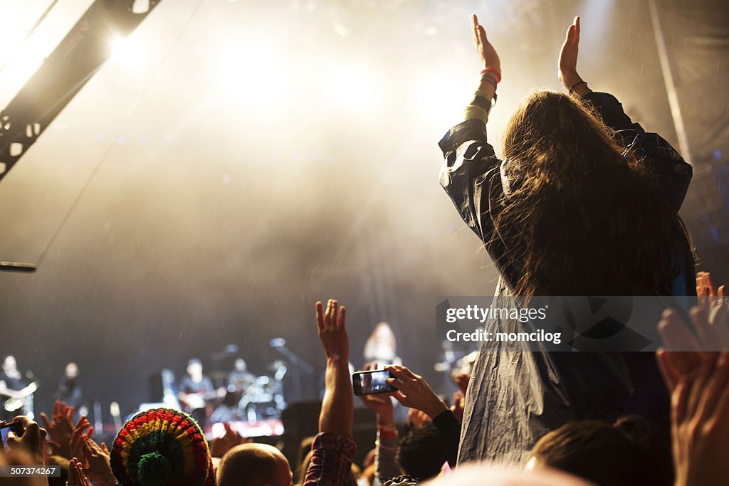 Ovacionar en el concierto