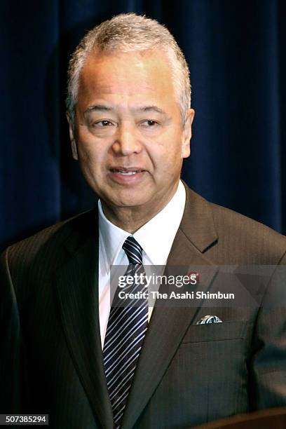 Outgoing Economy Rivitalization Minister Akira Amari speaks to the ministry staffs before leaving on January 29, 2016 in Tokyo, Japan. Akira Amari...