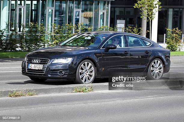 audi a7 - luxeauto stockfoto's en -beelden