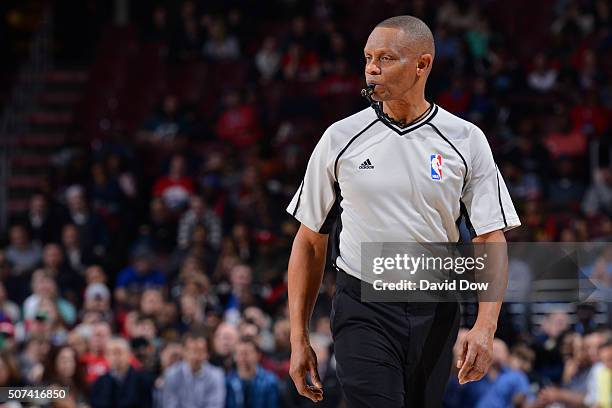 Mike Mathis Referee Michael Smith Basketball Photos and Premium High Res Pictures - Getty ...