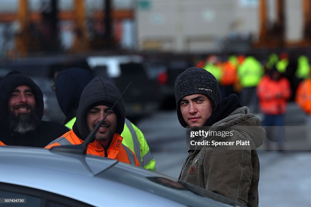 Walkdown By Port Workers Shuts Down New York And New Jersey Ports