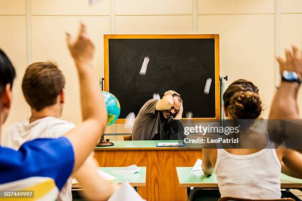 school scene - raid stockfoto's en -beelden