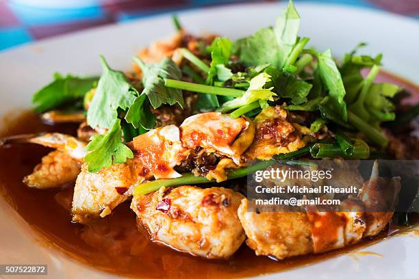 crab fried in sweet chili paste - chilli crab stock pictures, royalty-free photos & images