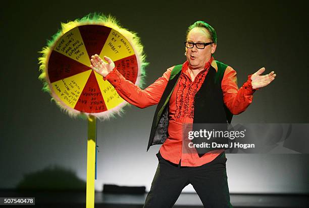 Vic Reeves Show 1 152 photos et images haute résolution de Vic Reeves - Getty Images