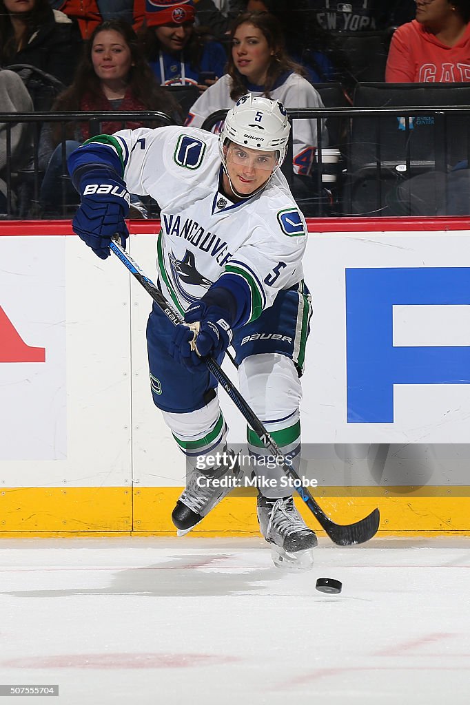 Vancouver Canucks v New York Islanders