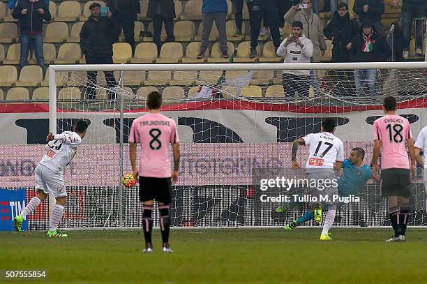 Matteo Mancosu of Carpi scores a penalty during the Serie A match between Carpi FC and US Citta di Palermo at Alberto Braglia Stadium on January 30,...