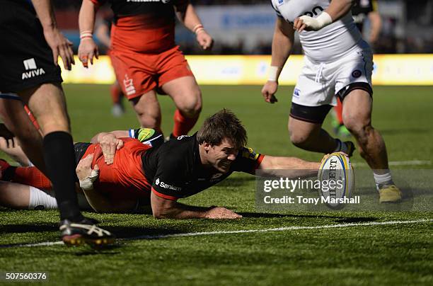 Schalk Brits of Saracens stretches to reach the try line to score a try during the Aviva Premiership match between Saracens and Bath Rugby at Allianz...