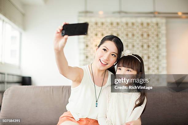 mutter und tochter selfie - 2014 asian games stock-fotos und bilder