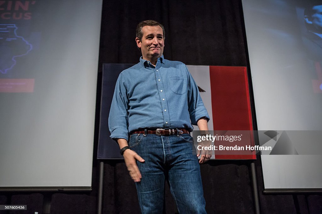 GOP Presidential Candidate Sen. Ted Cruz (R-TX) Campaigns Ahead Of Iowa Caucus