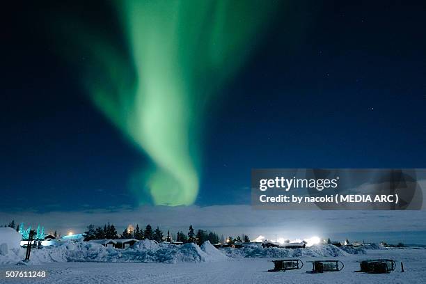 northern lights, aurora in sweden kiruna icehotel - ice hotel sweden stock pictures, royalty-free photos & images