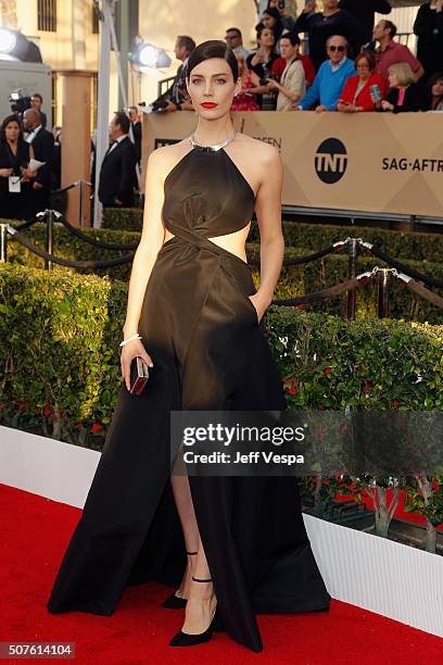 Actress Jessica Pare attends the 22nd Annual Screen Actors Guild Awards at The Shrine Auditorium on January 30, 2016 in Los Angeles, California.