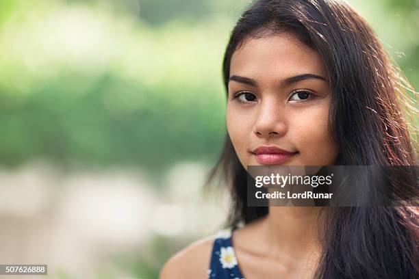 young woman portrait - filipino girl stockfoto's en -beelden