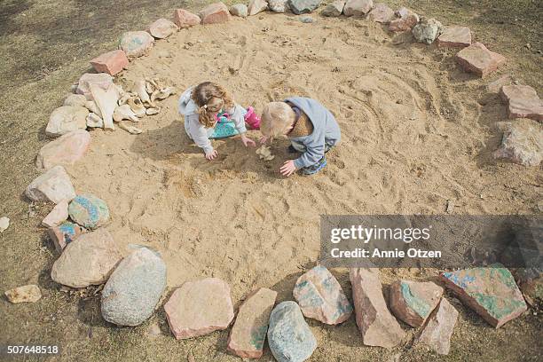 kids playing in sand - sandkasten stock-fotos und bilder