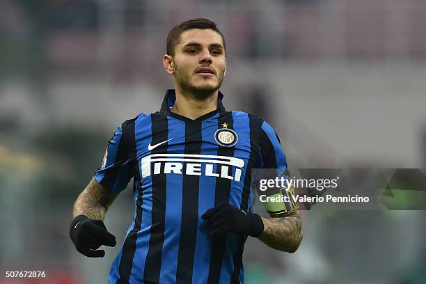 Mauro Icardi of FC Internazionale Milano looks on during the Serie A match between FC Internazionale Milano and Carpi FC at Stadio Giuseppe Meazza on...