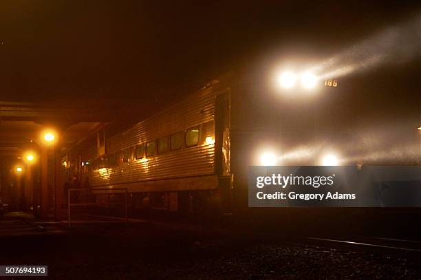 midnight train departing the station - hatboro fotografías e imágenes de stock