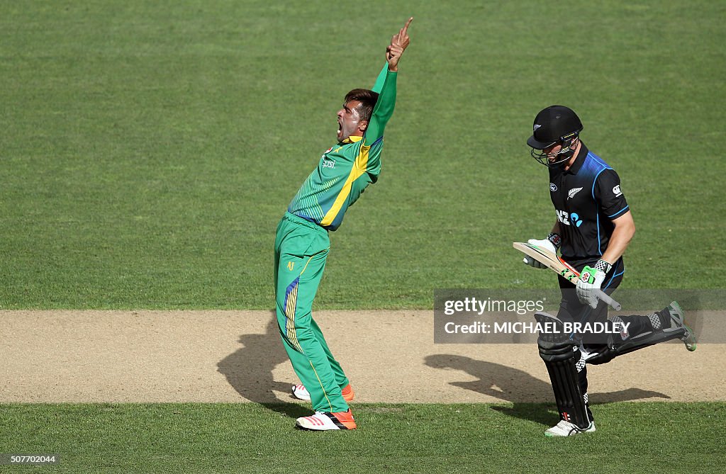 TOPSHOT-CRICKET-NZL-PAK