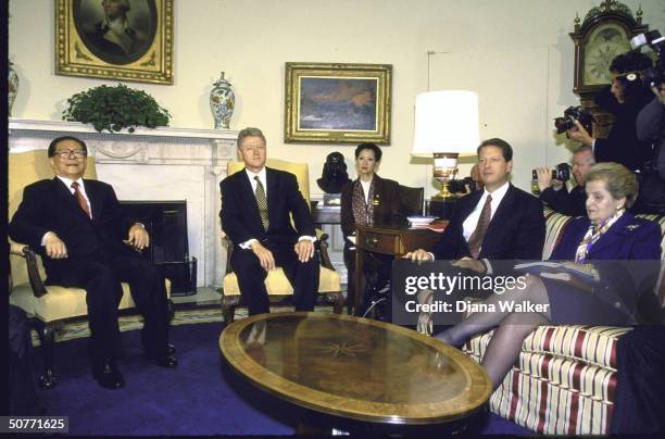 Chinese Pres. Jiang Zemin, Pres. Bill Clinton, VP Al Gore & State Secy. Madeleine Albright mtg. In White House Oval Office.