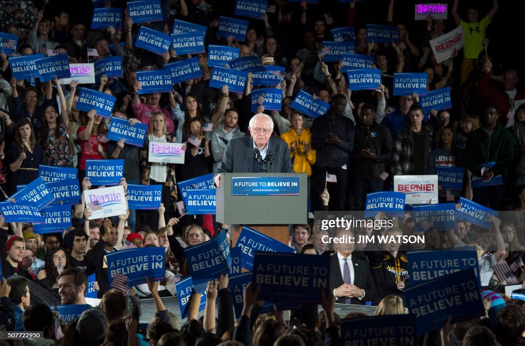 TOPSHOT-US-VOTE-IOWA-CAUCUS-SANDERS