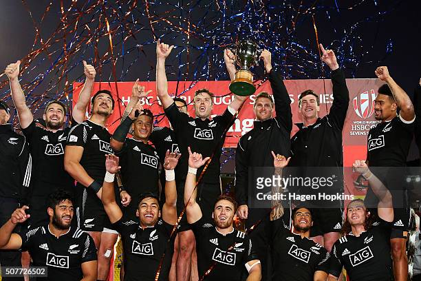 New Zealand celebrate after winning the 2016 Wellington Sevens cup final match between New Zealand and South Africa at Westpac Stadium on January 31,...