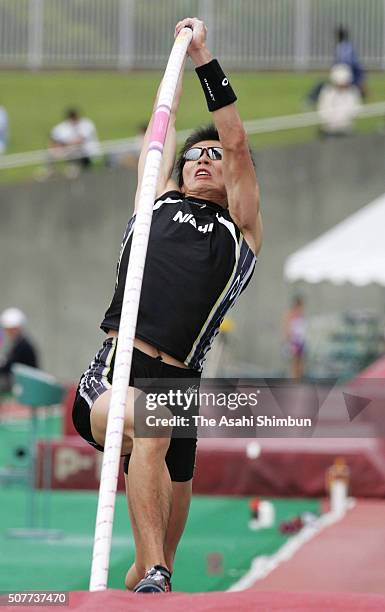 Daichi Sawano competes in the Men's Pole Vault during the Shizuoka International Meet at the Kusanagi Stadium on May 3, 2005 in Shizuoka, Japan.